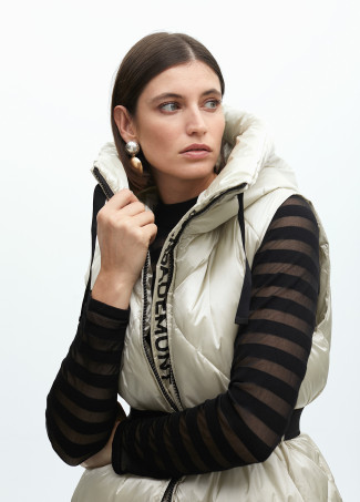 Chaleco acolchado capucha