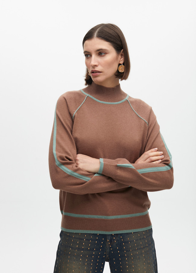 Jersey cuello alto detalle ribetes