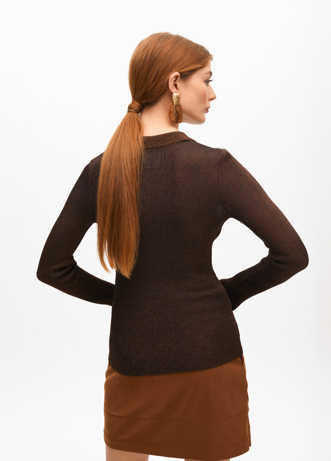 Enganliegender Pullover mit glänzendem Lurex
