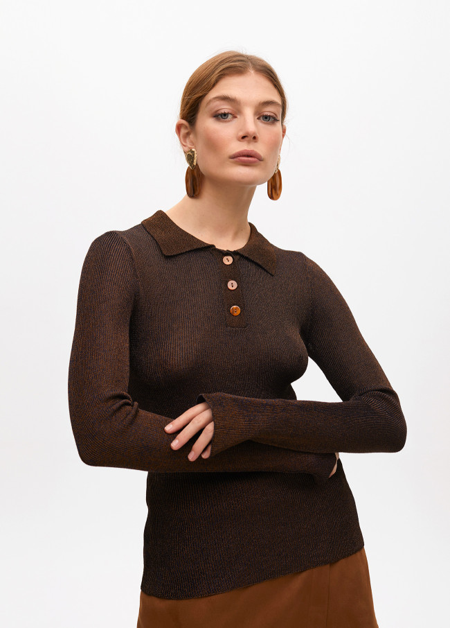 Fitted polo-style sweater made of shimmery lurex