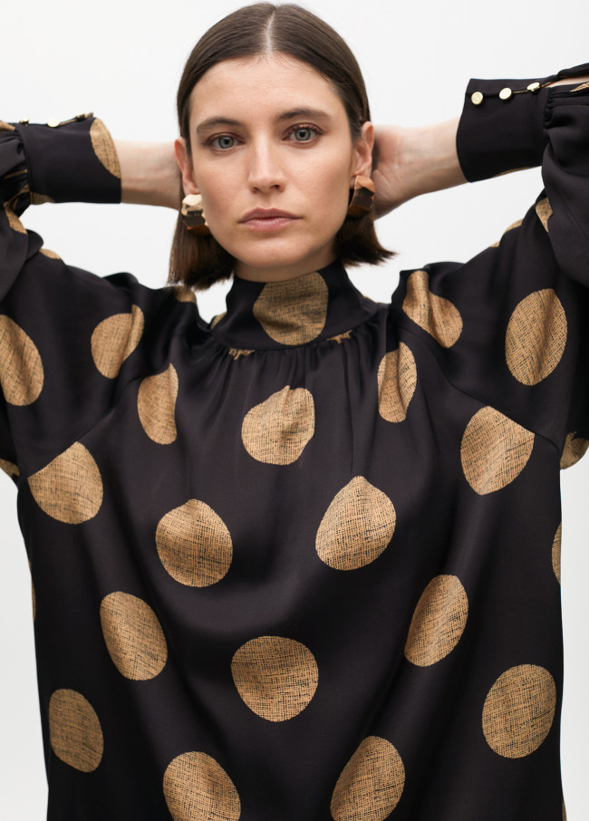Shirt with puff sleeves and polka dot details