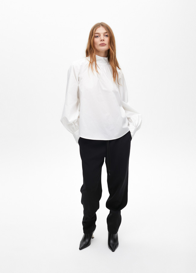 Poplin shirt with tied detail and puff sleeves