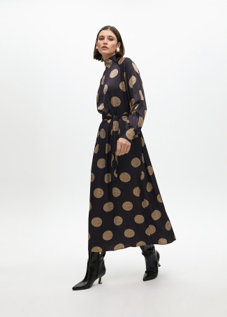 Ausgestelltes Kleid mit hohem Kragen und Punkten - Lola Casademunt