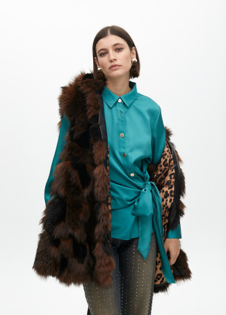 Collared shirt with knotted hem detail