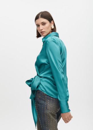 Collared shirt with knotted hem detail