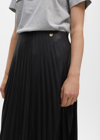 Pleated waxed-effect skirt