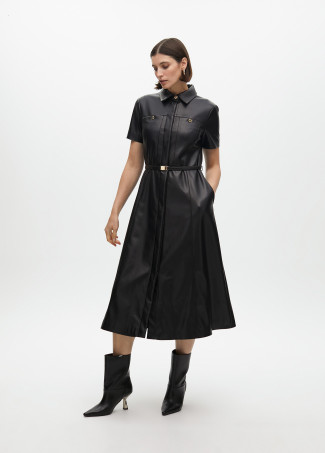 Vestido efecto piel evase cinturón