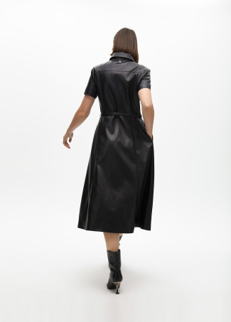 Vestido efecto piel evase cinturón