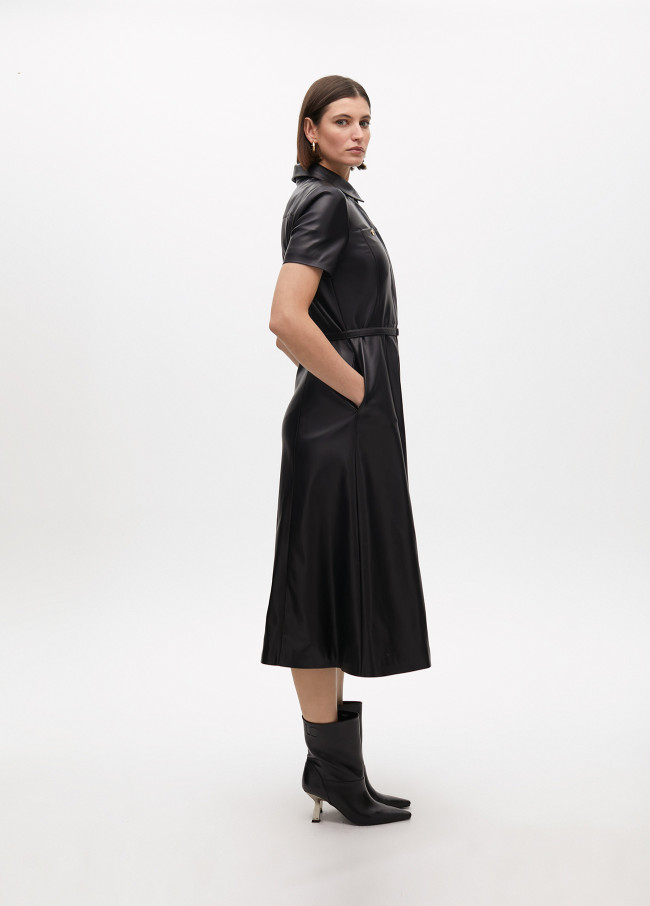 Vestido efecto piel evase cinturón