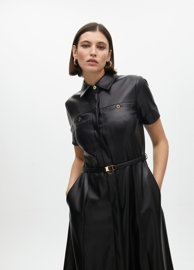 Vestido efecto piel evase cinturón
