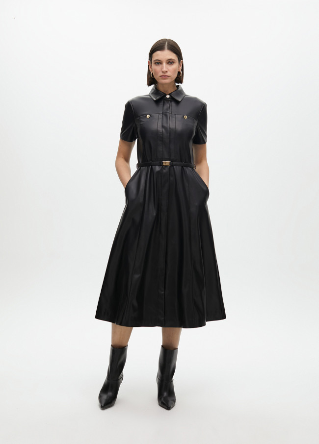 Vestido efecto piel evase cinturón