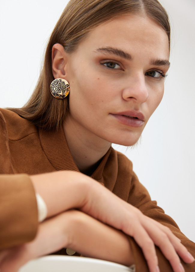 Button earrings with rhinestone tiger face