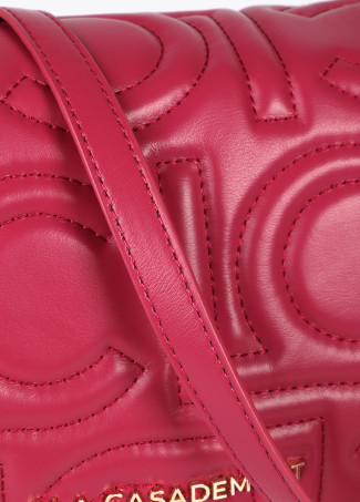 Bandoleira Acolchoada com Logotipo em Efeito de Pele e Alça de Corrente Mista