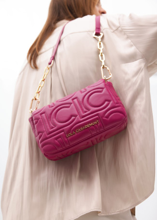 Bandoleira Acolchoada com Logotipo em Efeito de Pele e Alça de Corrente Mista