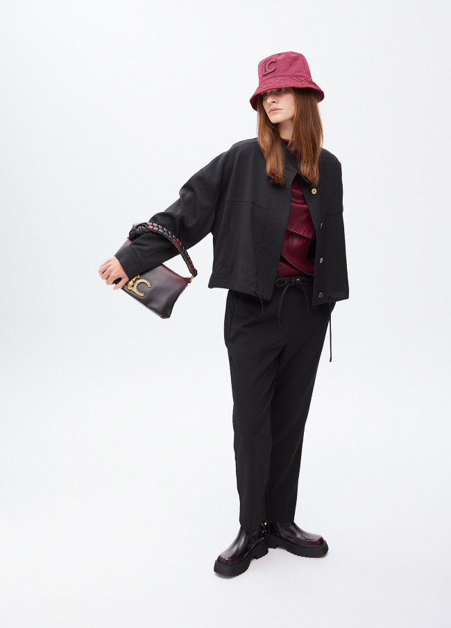 Bandolera con solapa y nudo en asa