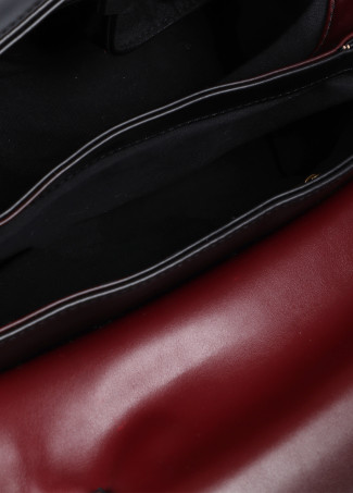 Bandolera con solapa y nudo en asa