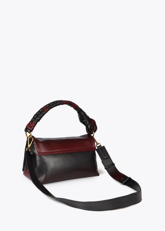 Bandolera con solapa y nudo en asa