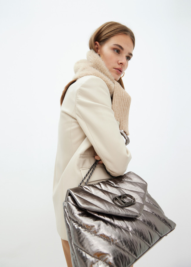 Bolso tejido acolchado metalizado