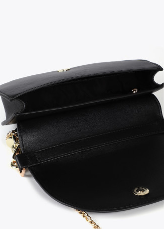 Bandolera media luna con solapa