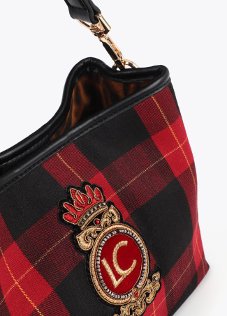 Bolsito tejido cuadros parche escudo