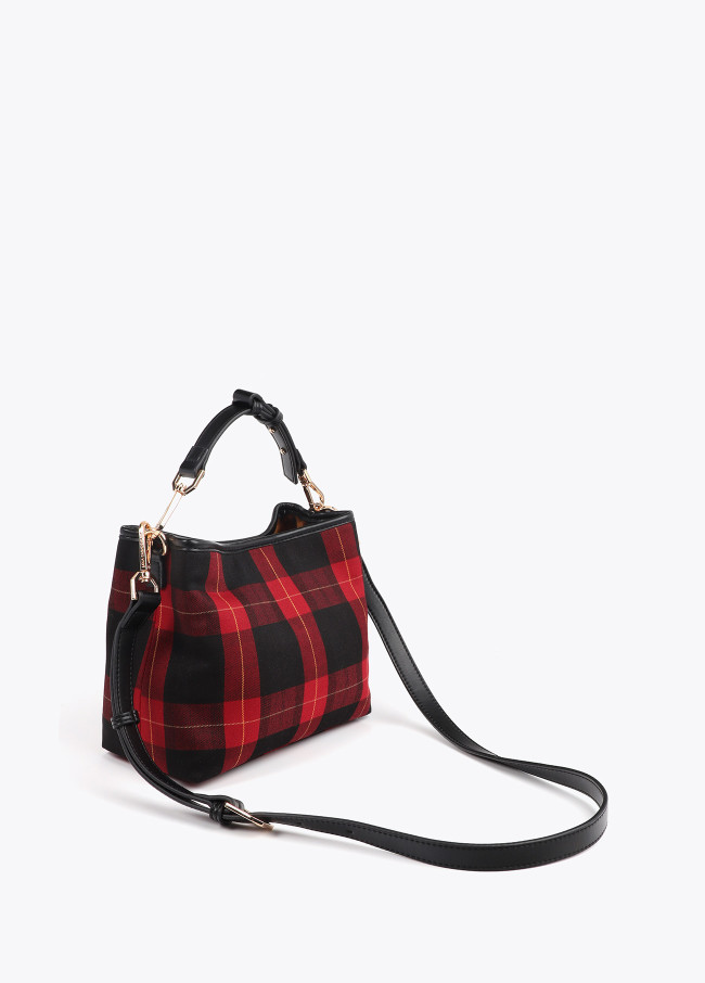 Bolsito tejido cuadros parche escudo