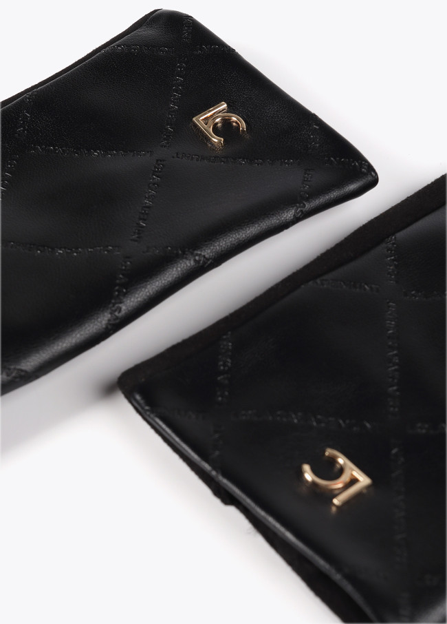 Guante logo cruzado en cuadricula