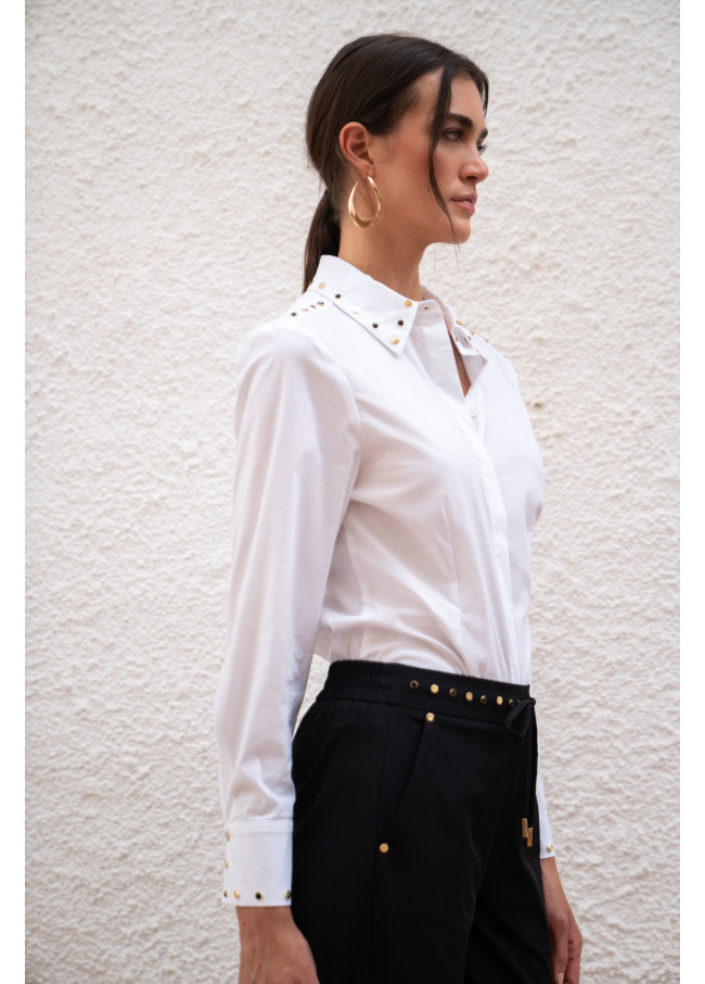 Jogger tecnico con dettagli borchiati