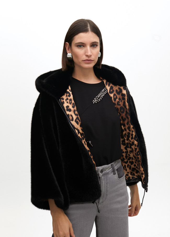 Manteau à capuche en fausse fourrure