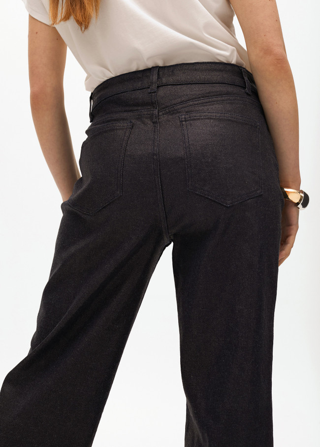 Jeans ampio effetto coated