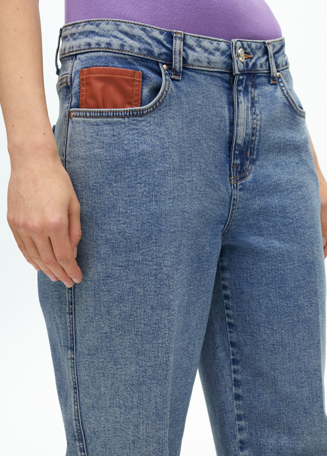 Pantalon Large à Détails Boutons