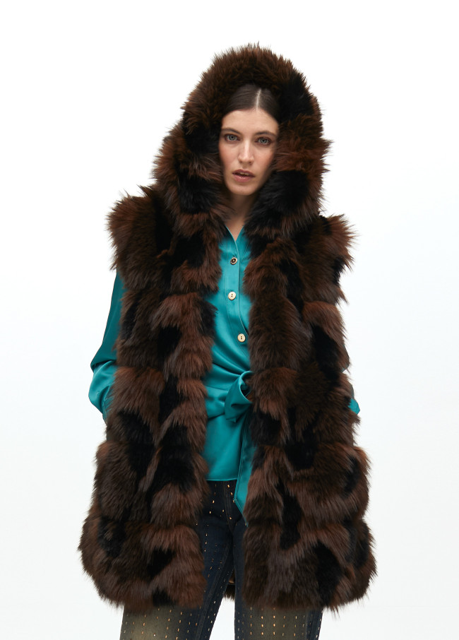 Long pile vest with interior print