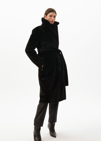 Casaco longo de penas preto