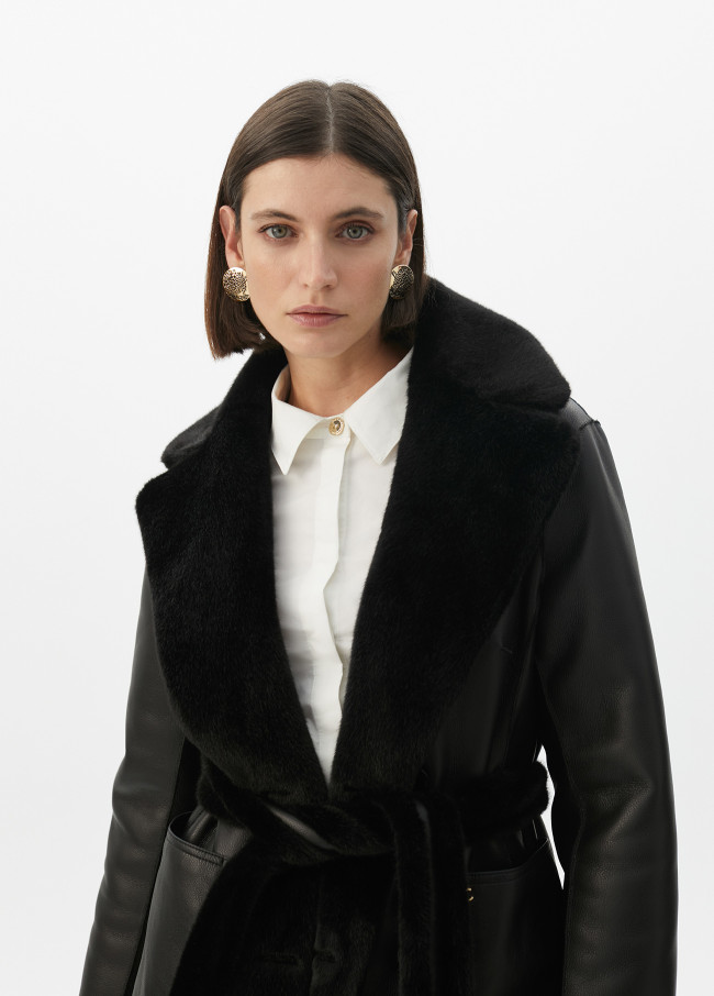 Casaco longo de penas preto