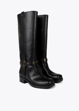 Knee-high boots with personalised strap and metallic details