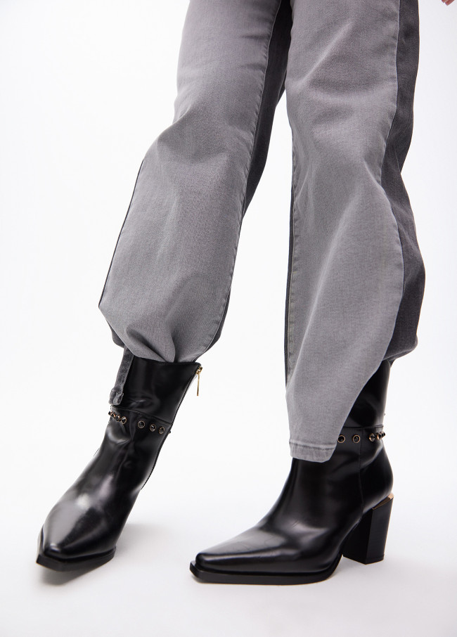 Stivaletto Cowboy con Tacco e Dettagli Metallici