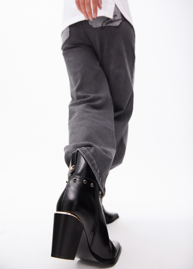 Stivaletto Cowboy con Tacco e Dettagli Metallici