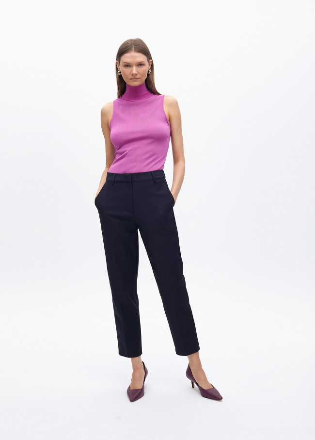 Pantaloni chino con fascia logo in strass