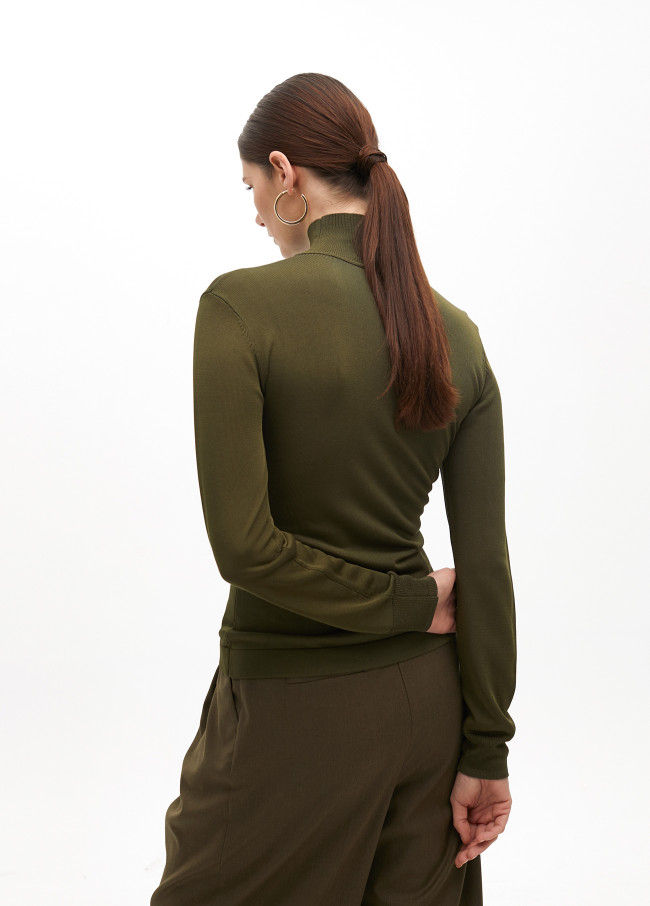 High neck sweater