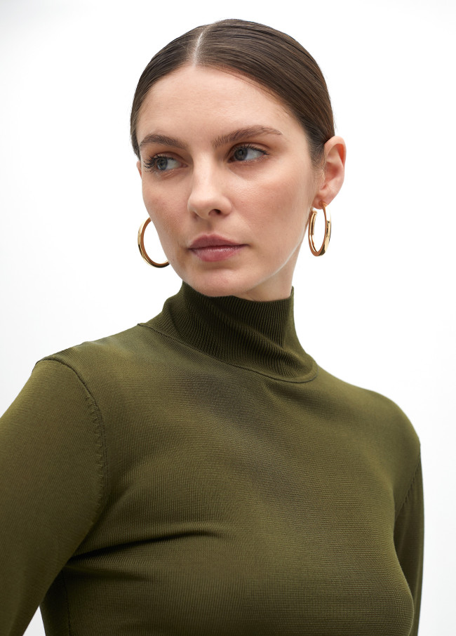 High neck sweater