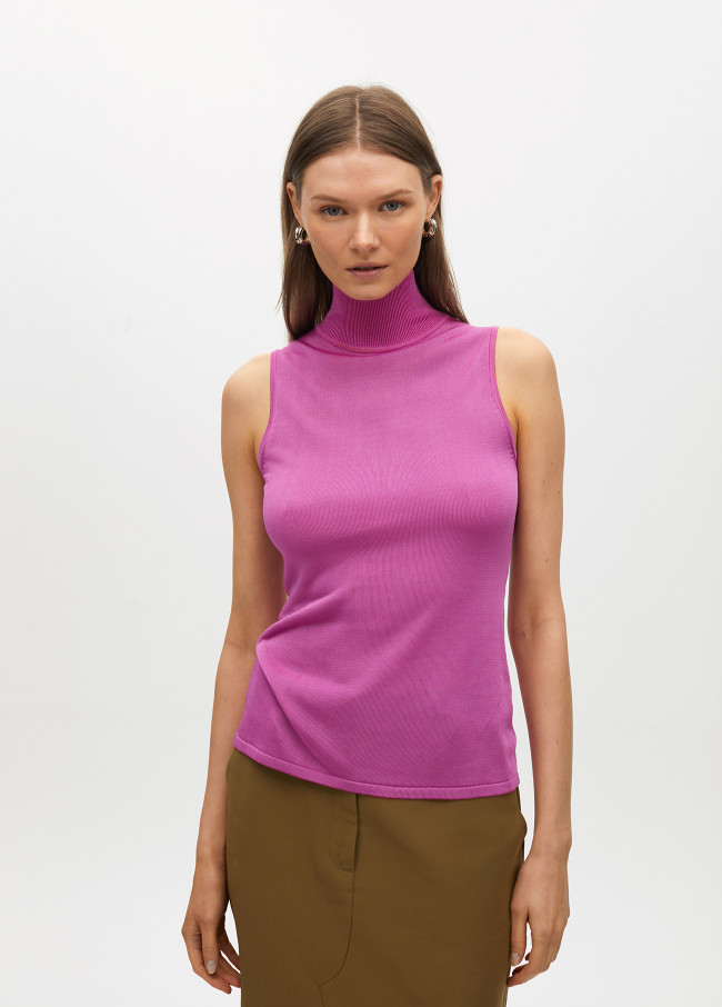 Top sin mangas cuello alto de punto