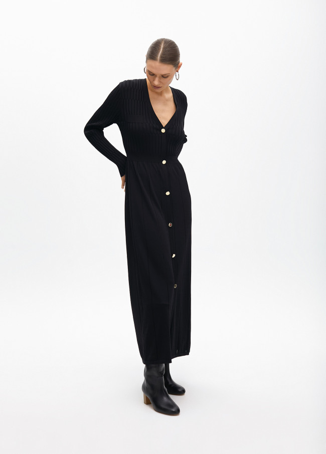 Robe en maille avec boutons et jupe évasée