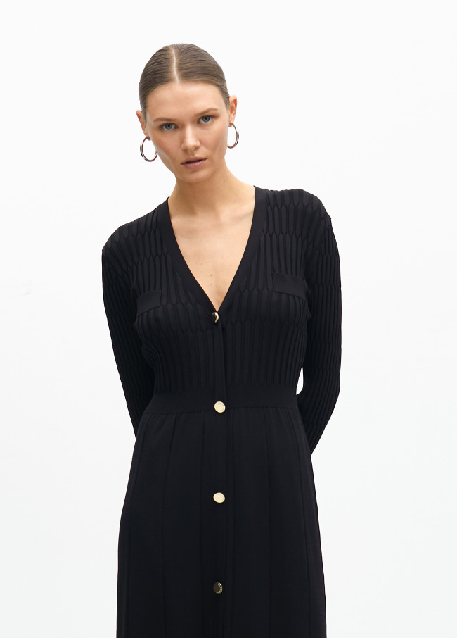 Robe en maille avec boutons et jupe évasée