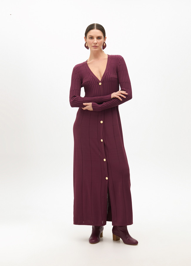 Abito in maglia con gonna a trapezio e bottoni