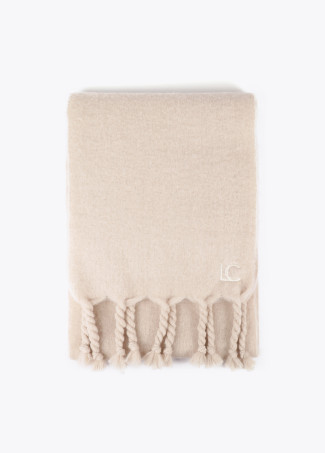 Plain scarf with thick fringing