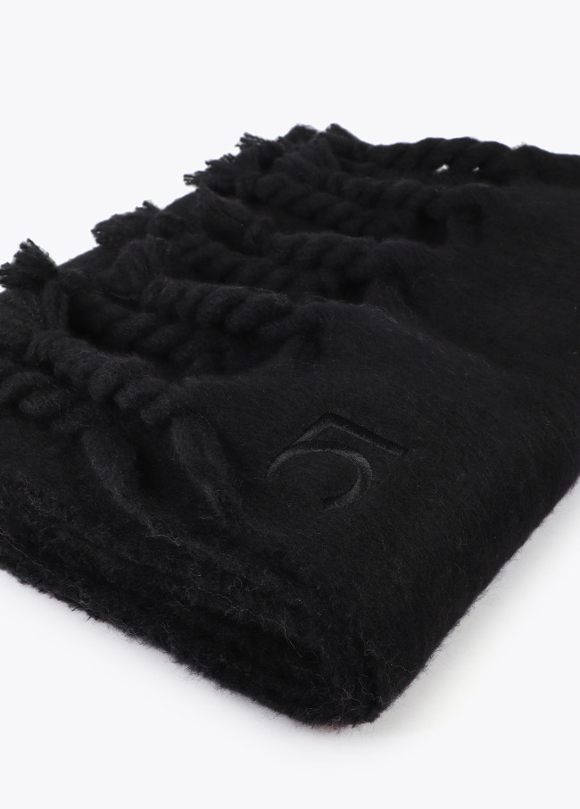 Bufanda Lisa con Flecos Gruesos