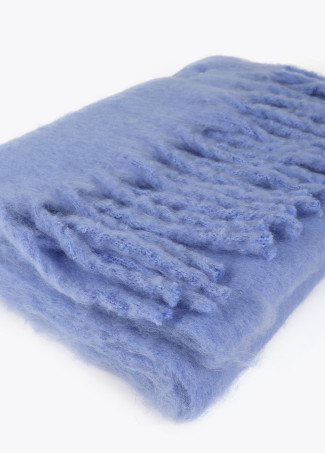 Bufanda lisa con flecos gruesos