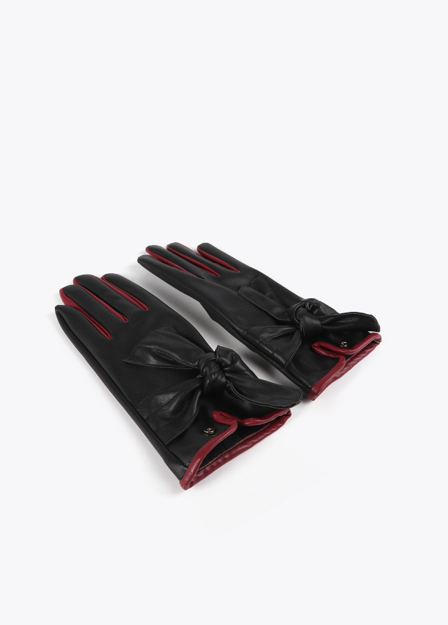 Faux leather gloves with bow