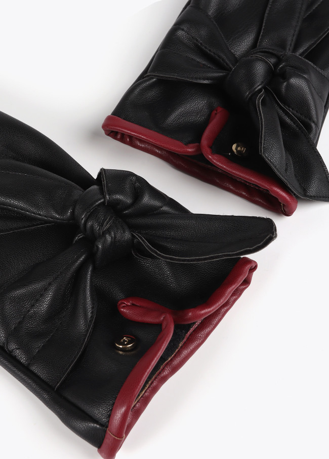 Faux leather gloves with bow