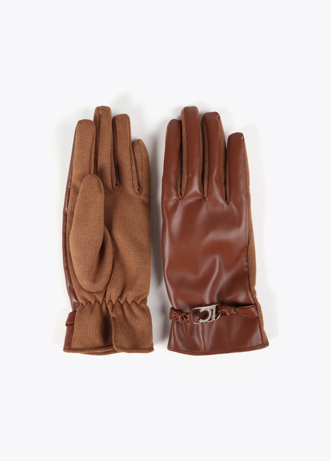 Guante efecto piel con pulsera logo ovalado