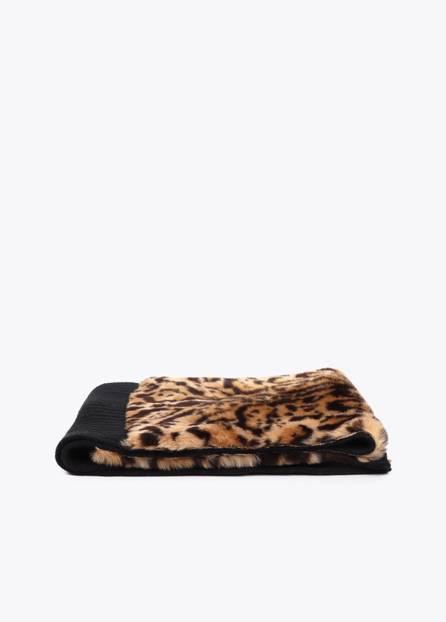 Bufanda combinada de punto y tejido efecto pelo